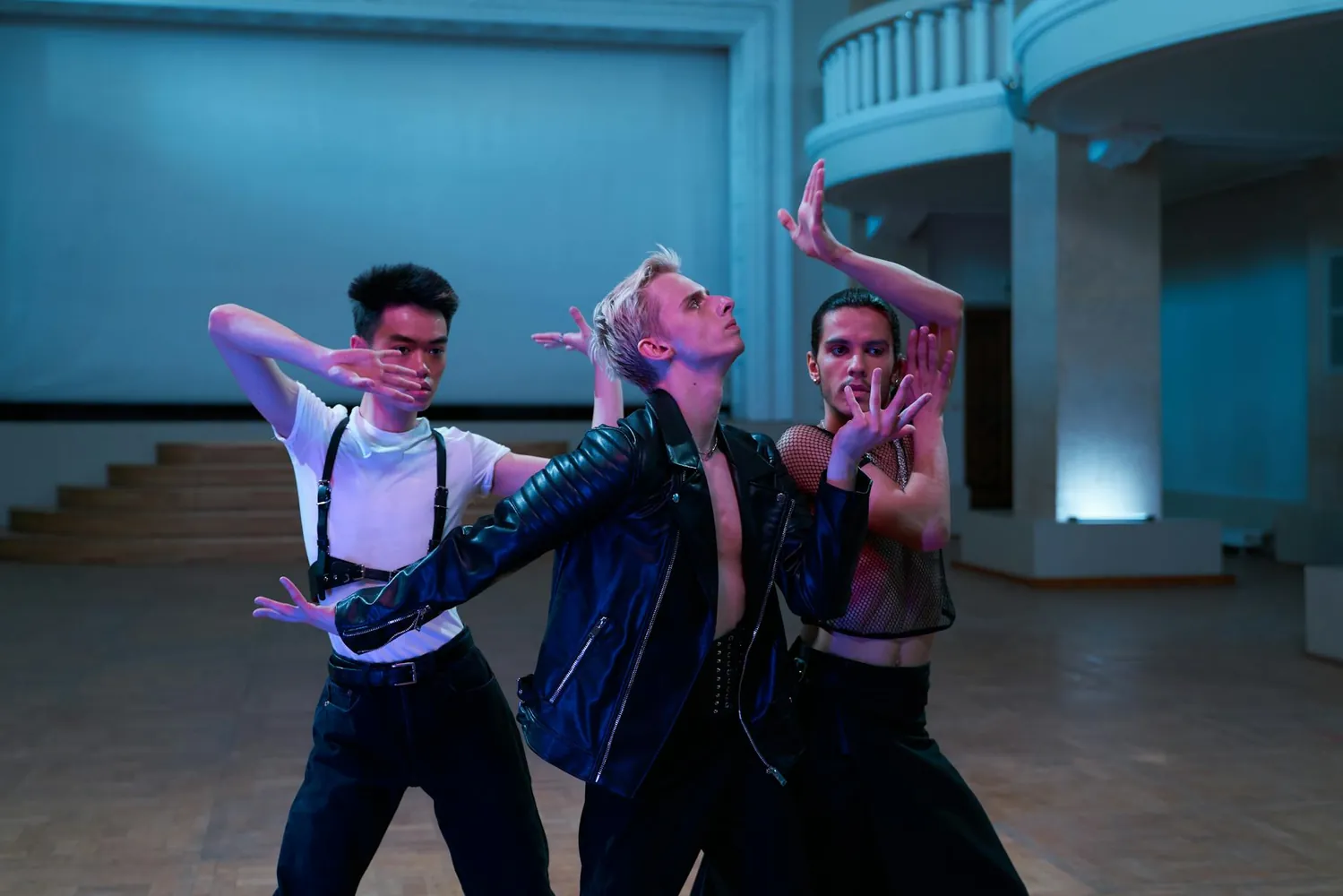 snoh aalegra’s unique sound: combining emotional depth with diverse influences