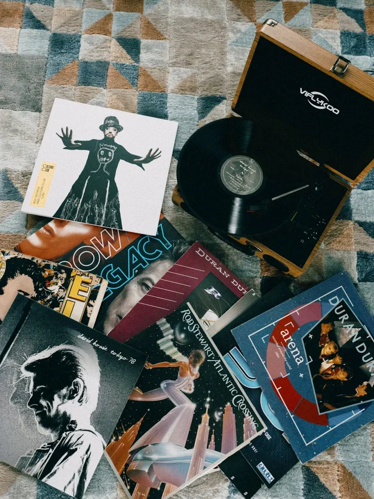 The Interplay of Jazz and Pop: Modern Tracks Showcasing this Blend