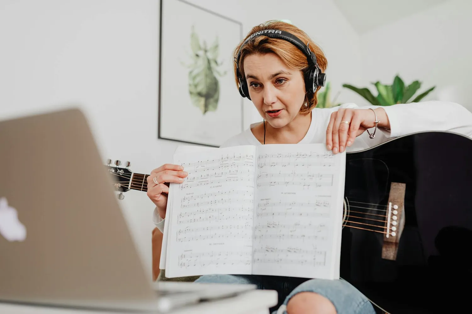 When to Choose Digital Tools Over Conventional Music Teaching Techniques